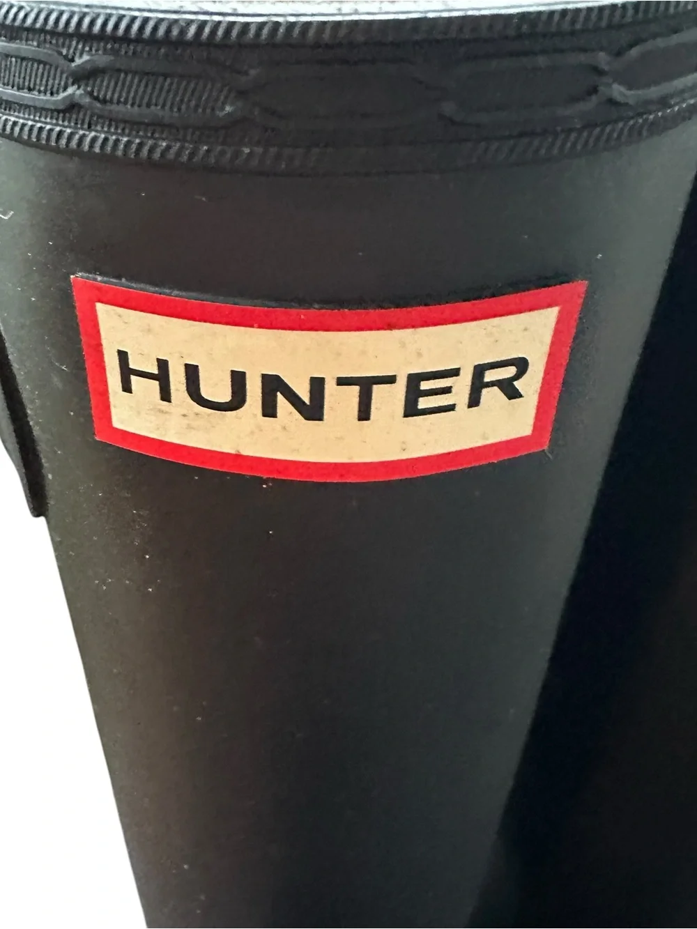 Hunter signature label